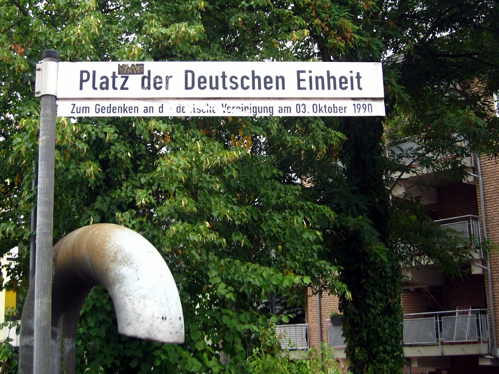 Straßenschild am Platz der Deutschen Einheit in Frechen (2013)