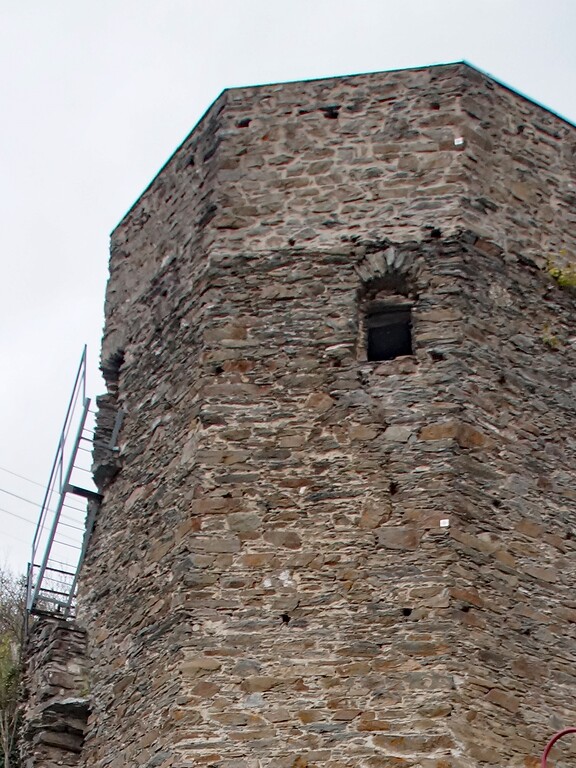 Der ehemalige Eingang am Schiefen Turm von Dausenau (2022)