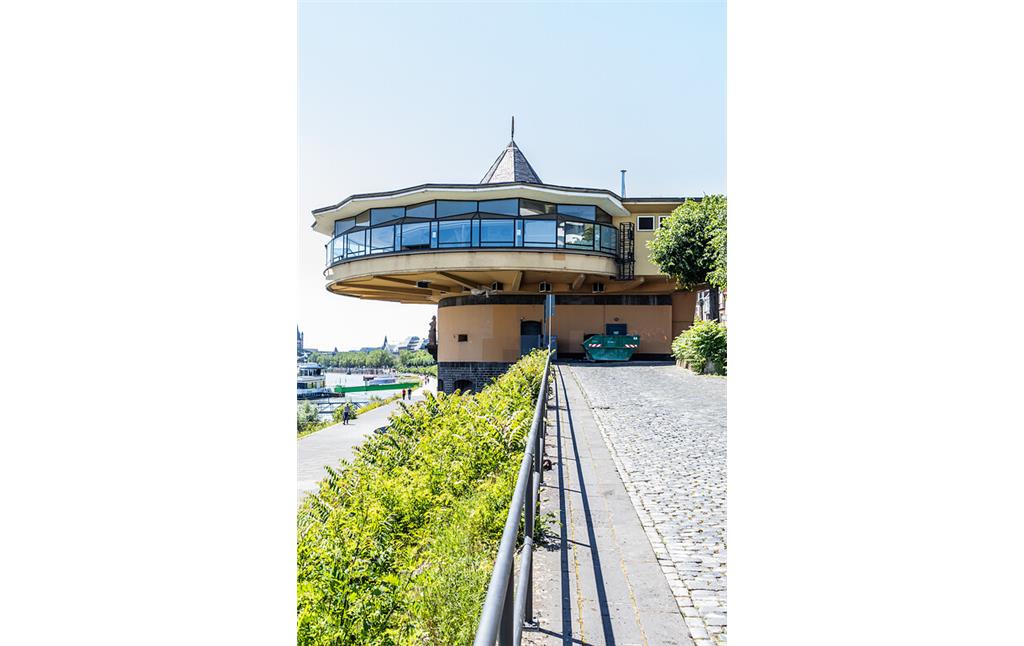 Ehemaliges Panoramarestaurant "Die Bastei" am Kölner Rheinufer (2021)