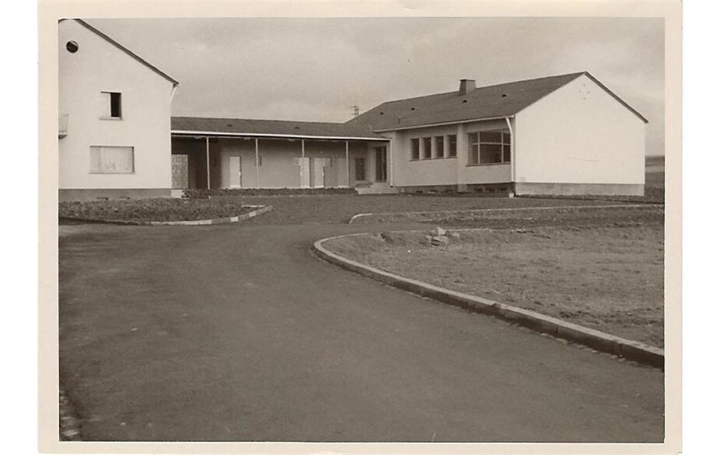 Neue Schule in Helferskirchen (1959)