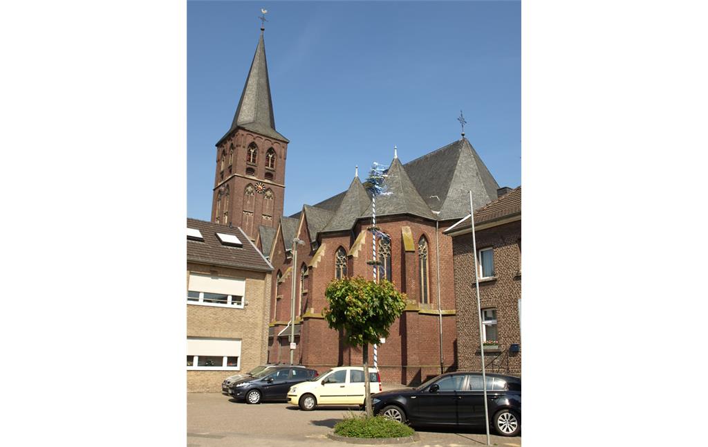 Kirche Heilig-Kreuz in Erkelenz-Keyenberg von der Borschemicher Straße aus gesehen (2010)