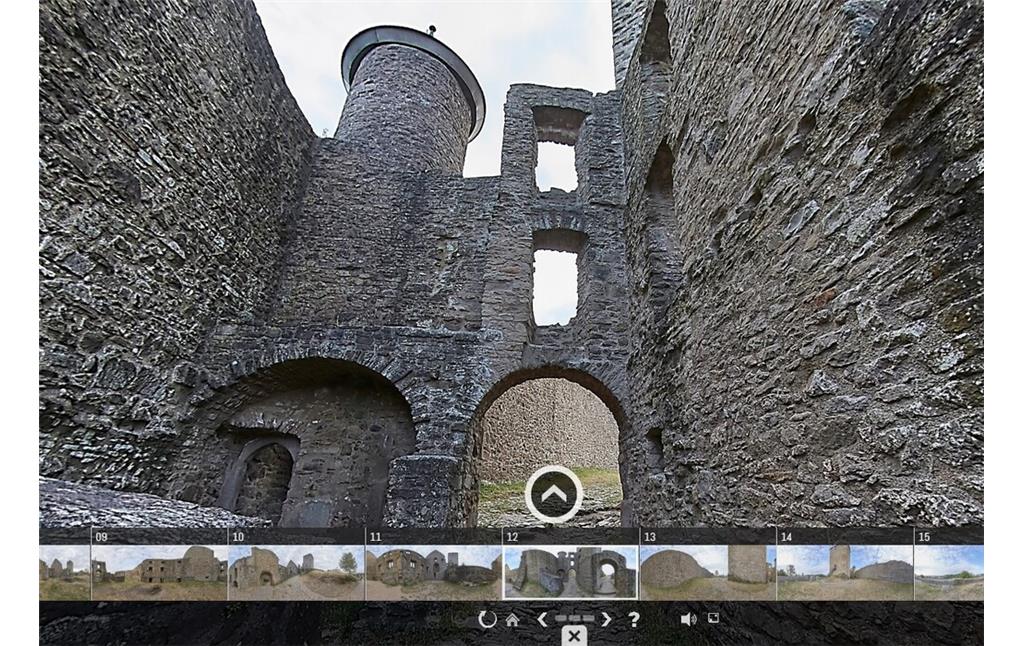 Virtuelle 360-Grad-Ansicht von Torhaus und Torturm der Oberburg Burg Lichtenberg (2023)