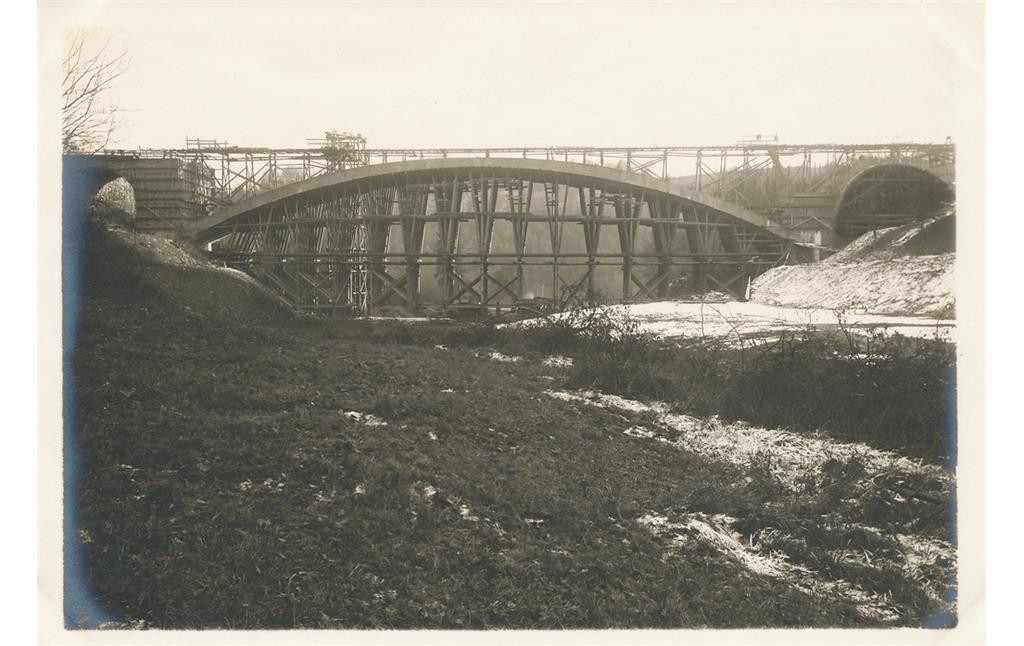 Derenbachbrücke, während der Bauzeit 1925-1927