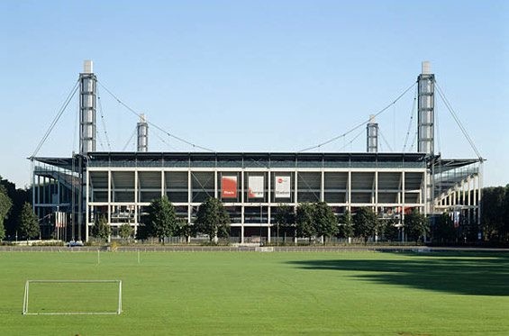 RheinEnergie-Stadion mit der davorliegenden, großflächigen Wiese  (2012)