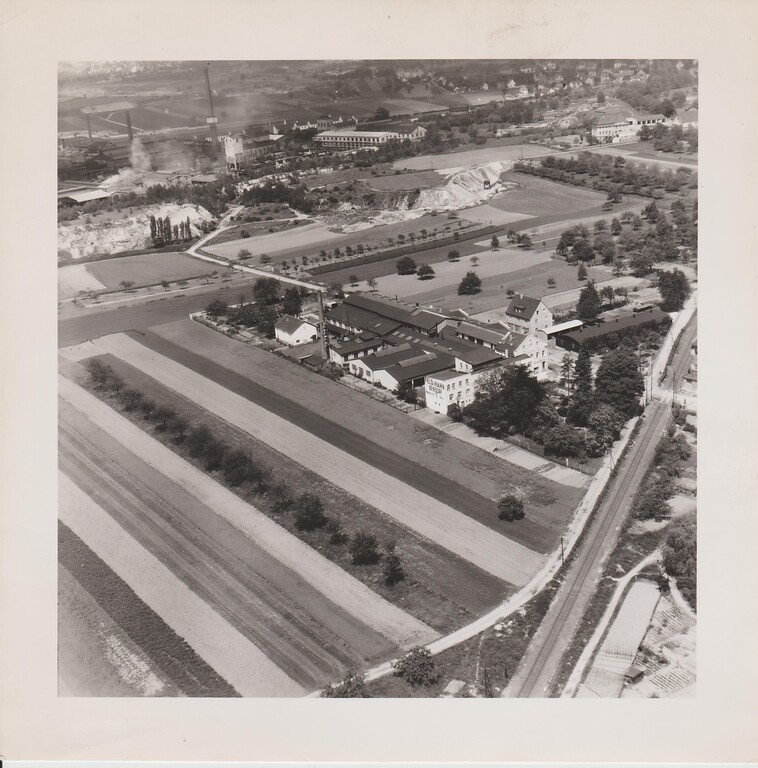 Historische Luftaufnahme der Firmengebäude Feld & Hahn (1950er/1960er Jahre)