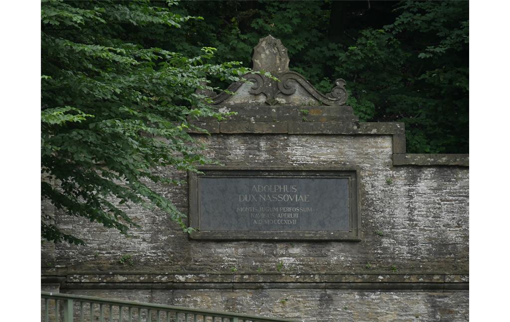 Inschrift am Nordportal des Schifffahrtstunnels Weilburg (2017)