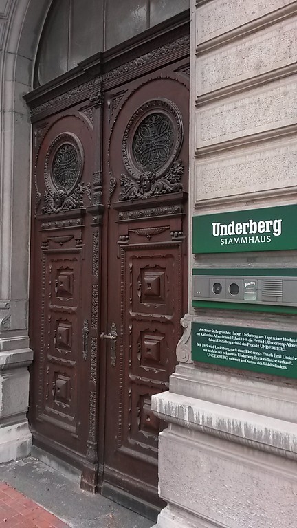Eingangsbereich des Stammhauses Underberg in Rheinberg (2016).