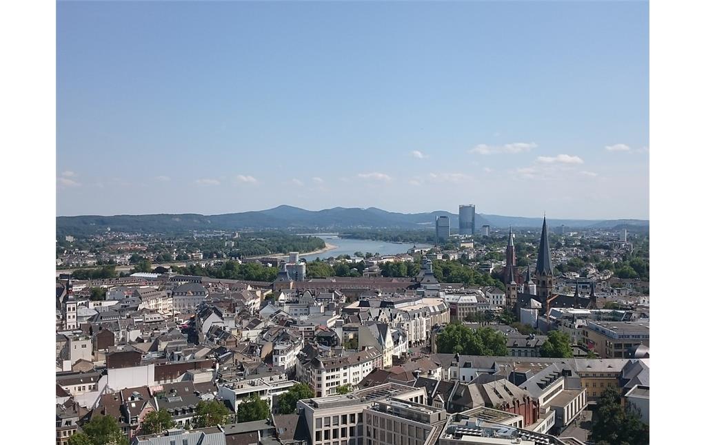Blick vom Bonner Stadthaus über den südlichen Teil der Bundesstadt (2015).