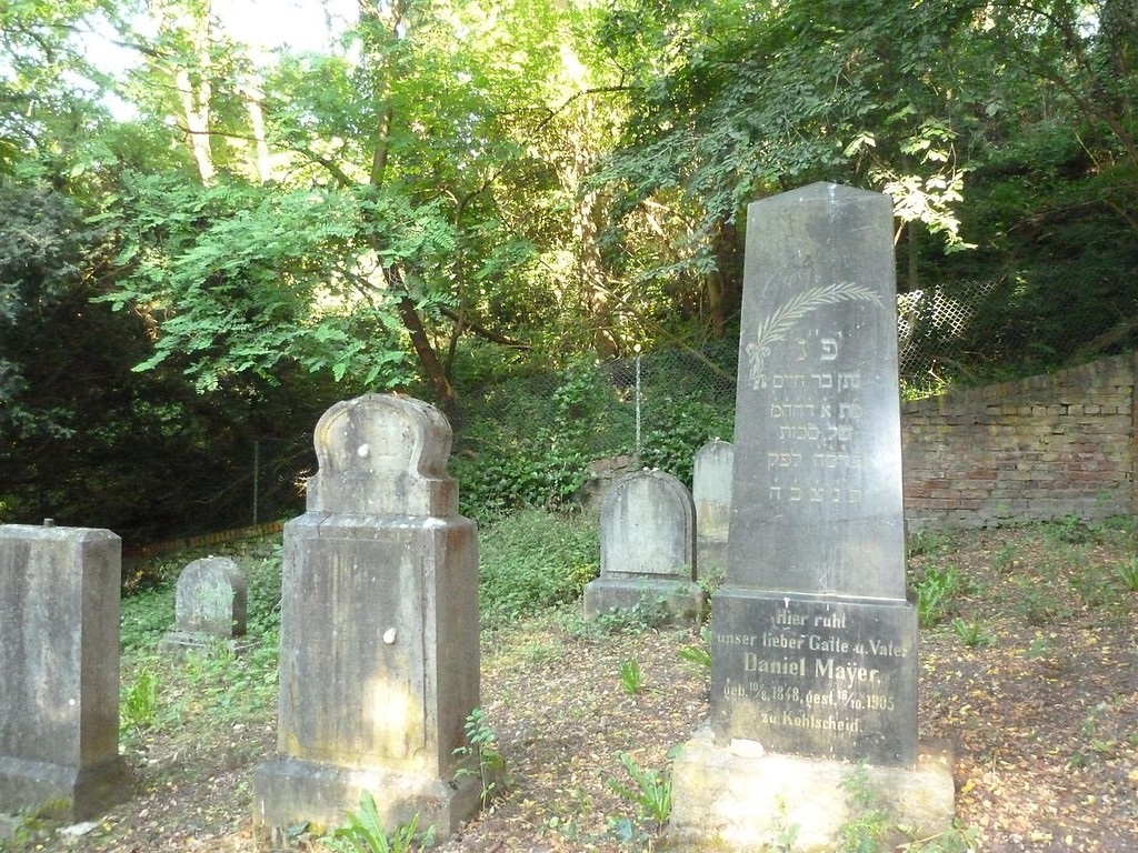 Grabsteine auf dem Jüdischen Friedhof in der Waldstraße in Würselen-Morsbach (2013)