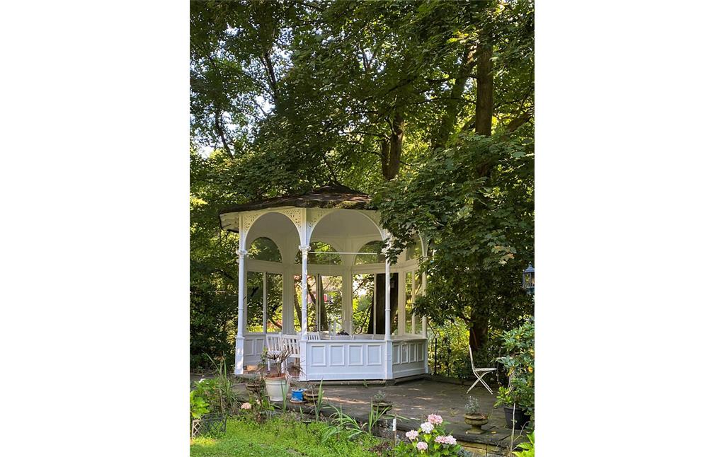 Pavillon im Garten der Fabrikantenvilla Hardt in Radevormwald-Dahlhausen (2021)