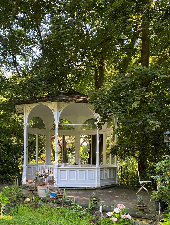 Pavillon im Garten der Fabrikantenvilla Hardt in Radevormwald-Dahlhausen (2021)