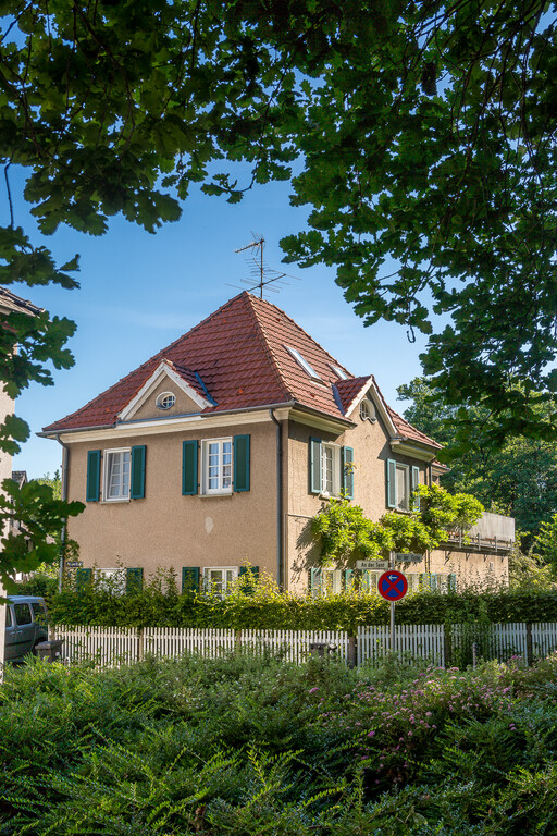 Ein Wohnhaus an der Straßenecke "An der Tent"/"An der Eiche" in der Gronauer Waldsiedlung (2016).