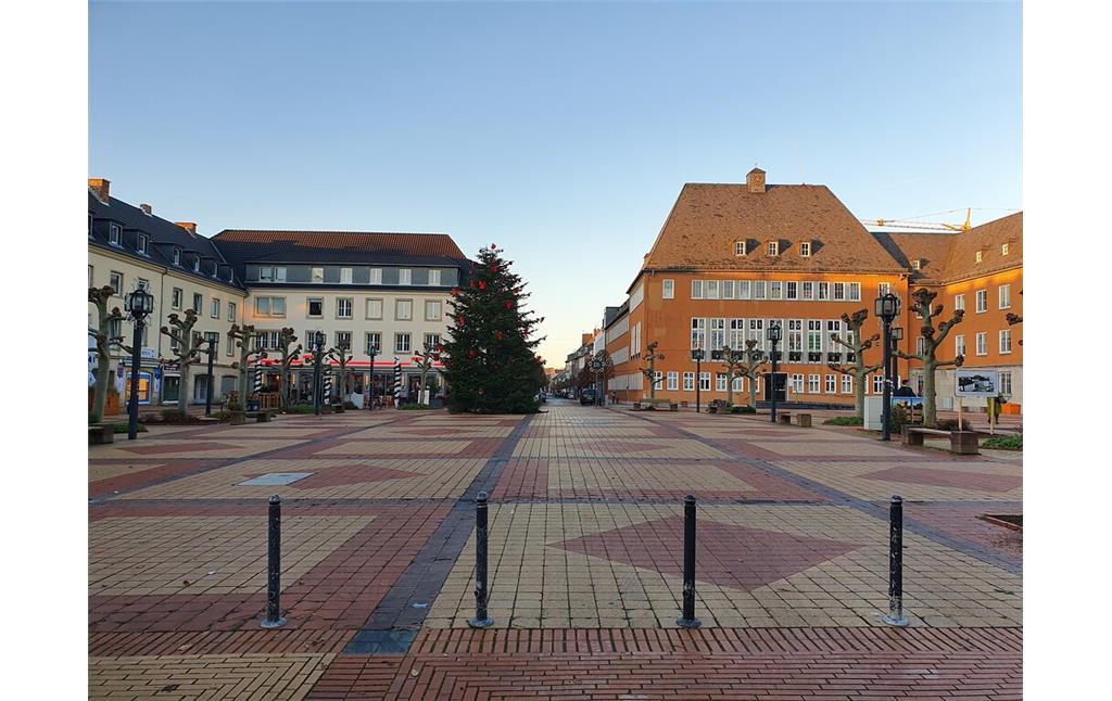 Ansicht des Marktplatzes und des Alten Rathauses in Jülich (2019).