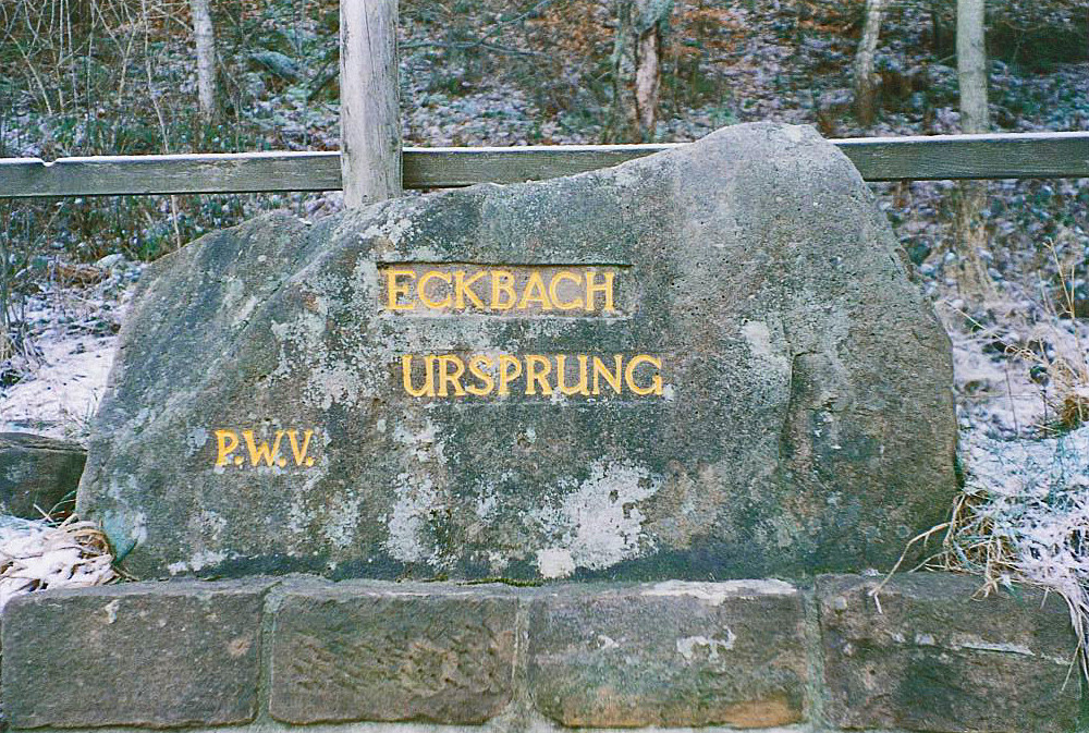 Ritterstein Nr. 286 "Eckbach-Ursprung" bei Hertlingshausen/Carlsberg
