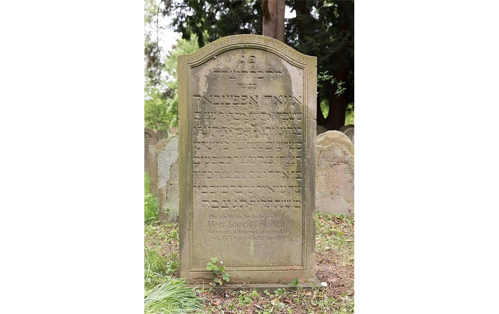 Die Grabstätte von Isaak Offenbach (1779-1850), Vaters des deutsch-französischen Komponisten Jacques Offenbach (1819-1880) auf dem jüdischen Friedhof in Köln-Deutz (2018)