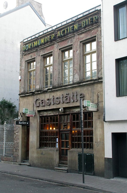 Die als "Kultkneipe" geltende Kölsch-Gaststätte Lommerzheim in der Siegesstraße in Köln-Deutz (2019)