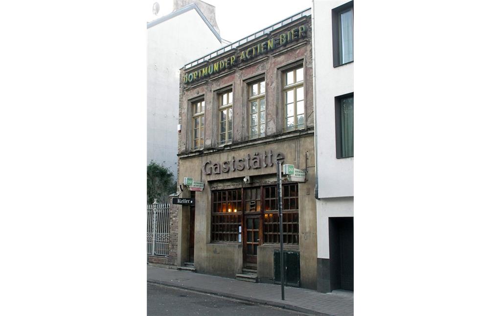 Die als "Kultkneipe" geltende Kölsch-Gaststätte Lommerzheim in der Siegesstraße in Köln-Deutz (2019)