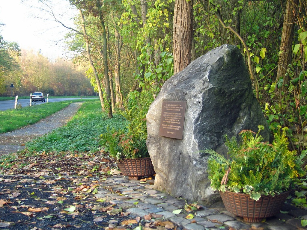 Gedenkstein an der früheren Rennstrecke "Grenzlandring" (Wegbergring) bei Wegberg (2012).