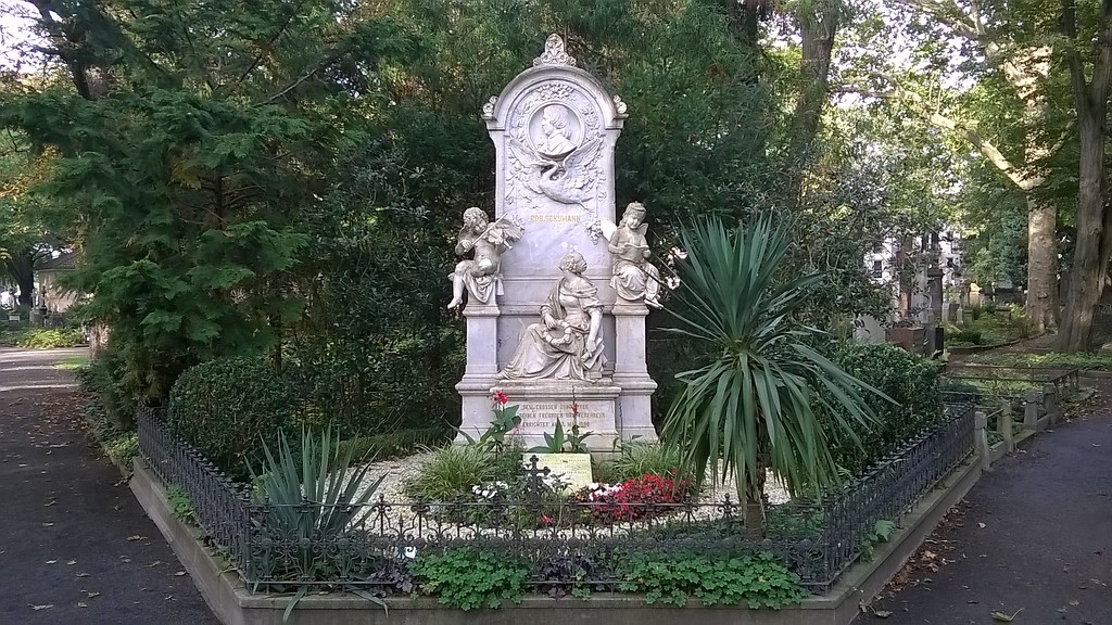 Das Grabmal von Clara und Rober Schumann auf dem Alten Friedhof in Bonn-Nordstadt (2014).