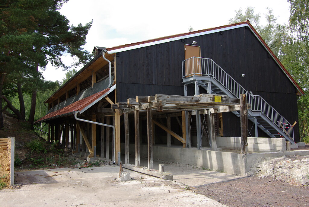 Rückwärtige Ansicht des Grubengebäudes Riegelstein in der Erdekaut bei Eisenberg (2009)
