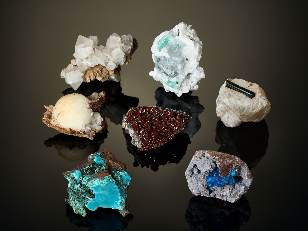 Verschiedene Mineralien im Deutschen Edelsteinmuseum in Idar-Oberstein (2022)