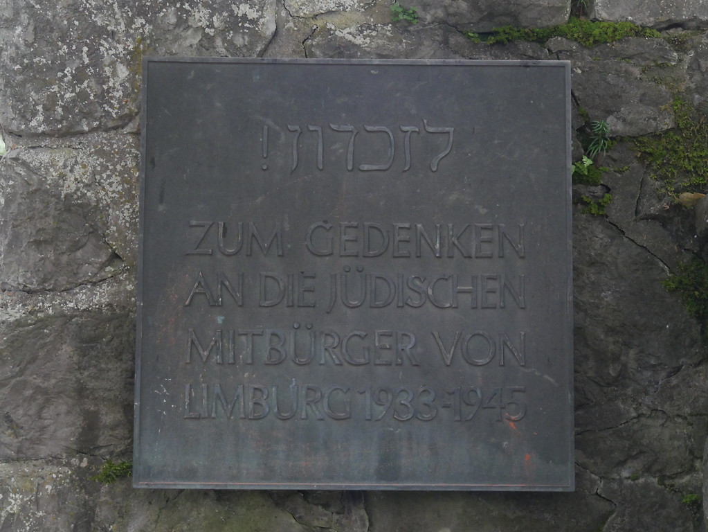 Gedenktafel am Haupteingang des jüdischen Friedhofs am Schafsberg in Limburg (2017)