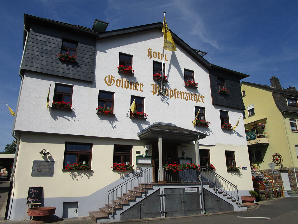 Hotel "Goldener Pfropfenzieher" in Oberwesel (2016). Das Hotel in der nördlichen Vorstadt ist ein Nachbau des Gebäudes aus dem 19. Jahrhundert und befindet sich in Rheinnähe.