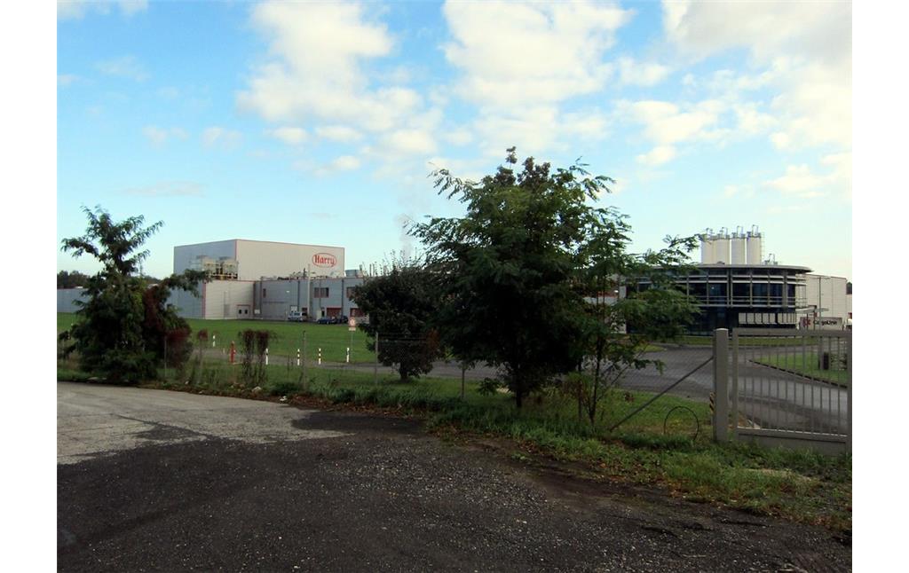 Backfabrik "Harry" auf dem Gebiet der ehemaligen Kasernenanlage, heutiges Gewerbegebiet Camp Spich (2011)