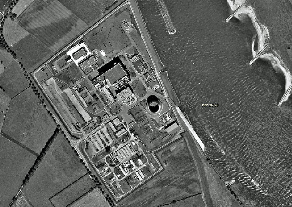 Orthophoto / Luftbild von 1991: das ehemalige Kernkraftwerk "Schneller Brüter" Kalkar.
