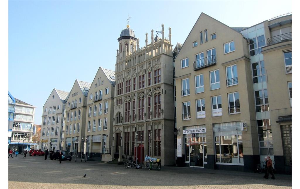 Trapp-Zeile am Großen Markt in Wesel mit historischer Rathausfassade (2014)