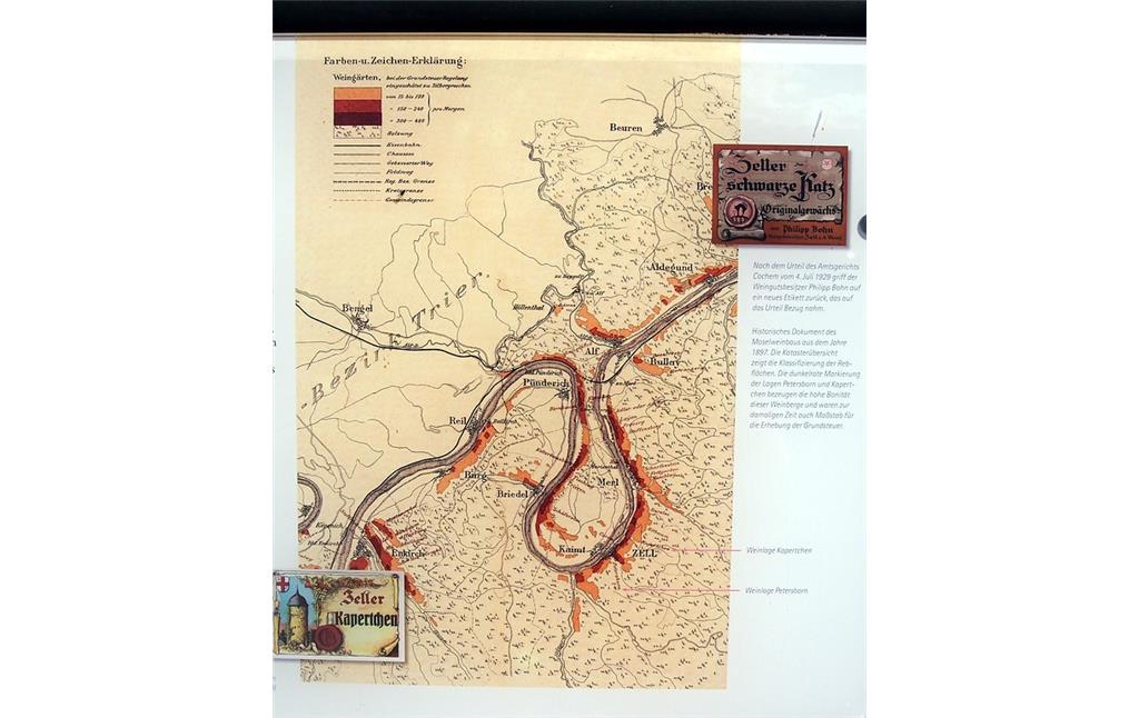 Informationstafel mit einer historischen Kartenansicht der Weinlagen rund um Zell (2015)