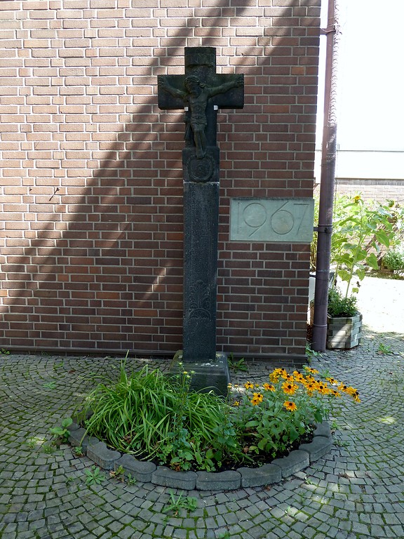 Wegekreuz an der Kirche Sankt Winfried (2017)