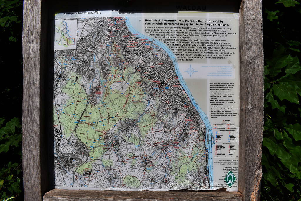 Informationstafel und Karte des Wildparks Waldau im Naturpark Kottenforst-Ville (2020).