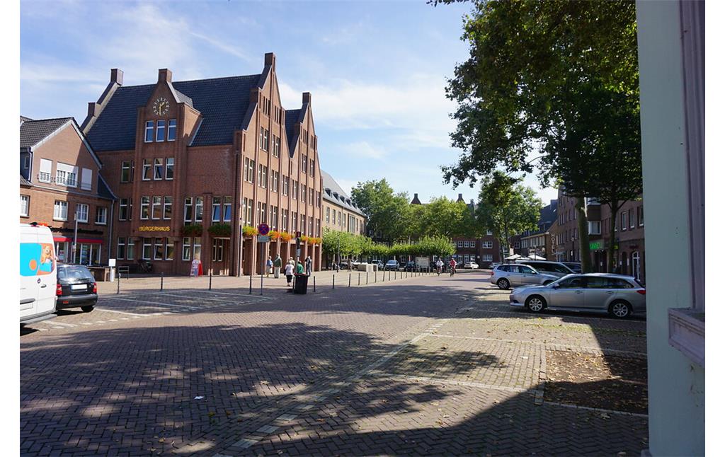 Rees, Marktplatz (2021). Blick auf den Neubau des Rathauses, Bürgerhaus