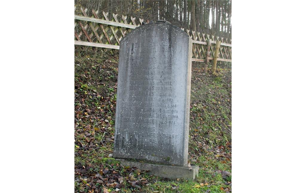 Gedenkstein auf dem jüdischen Friedhof am Ruppenberg in Schleiden (2016).