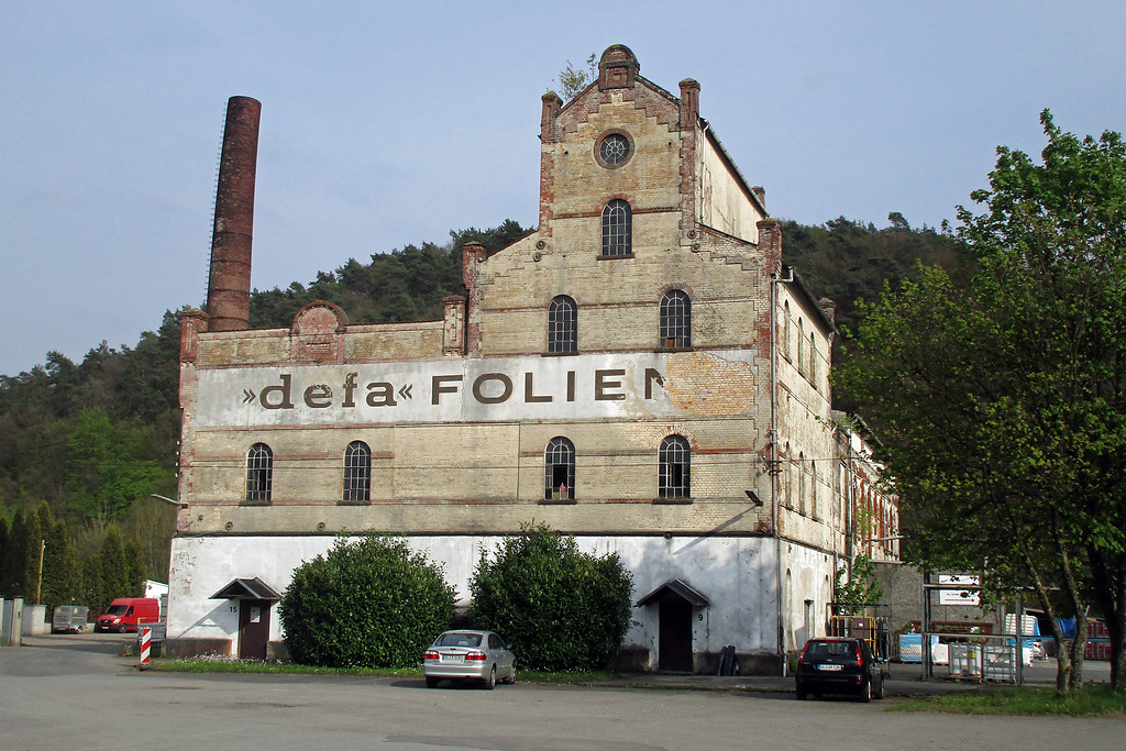 Hauptfassade des zentralen Gebäudes der Aggerhütte bei Lohmar-Honrath: früher Kupfererzhütte und Extraktionswerk Aggermühle, heute Gewerbegebiet (2017).