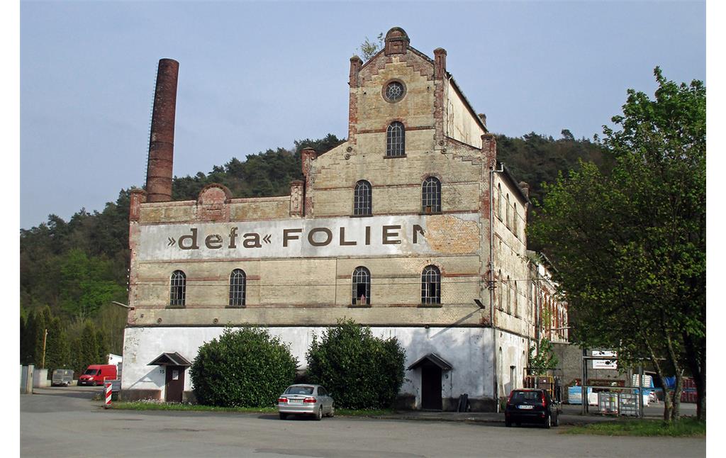 Hauptfassade des zentralen Gebäudes der Aggerhütte bei Lohmar-Honrath: früher Kupfererzhütte und Extraktionswerk Aggermühle, heute Gewerbegebiet (2017).