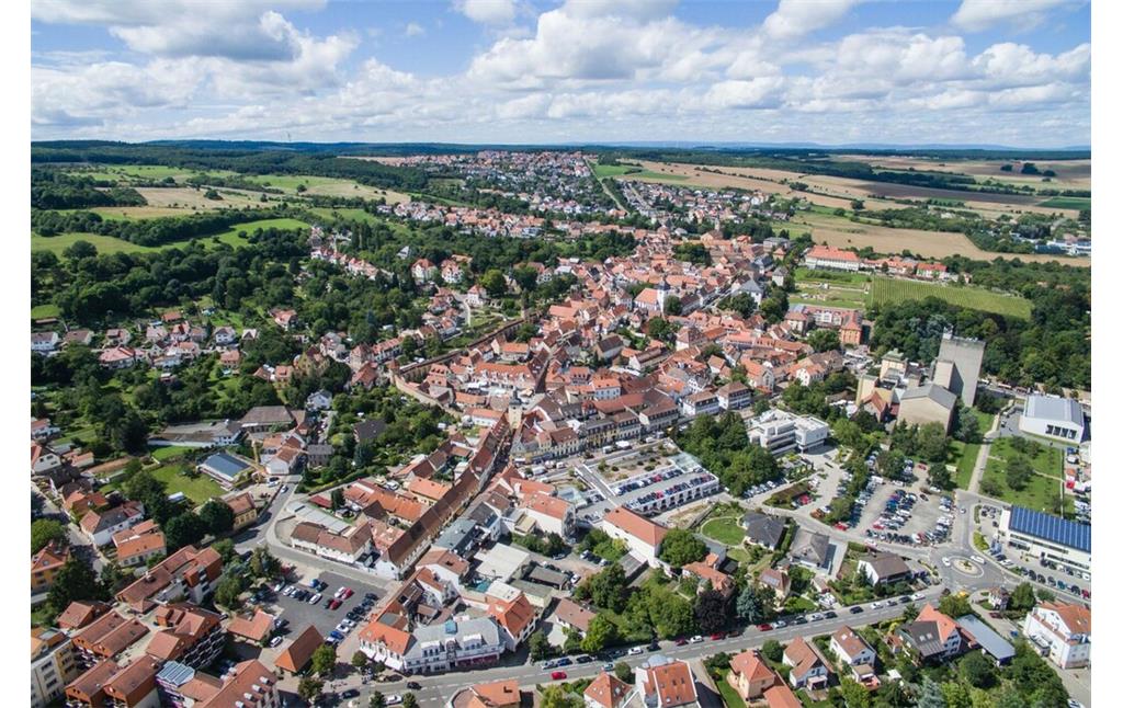 Die Stadt Kirchheimbolanden aus der Luft gesehen (2020)