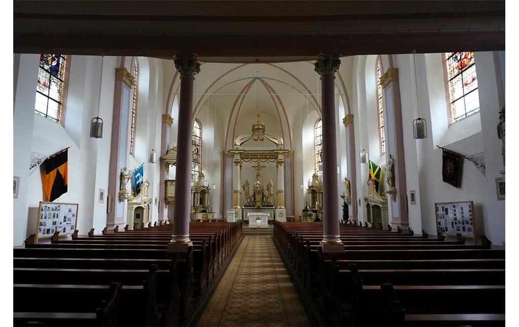 Innenraum der Katholischen Pfarrkirche St. Peter in Zell (2015)