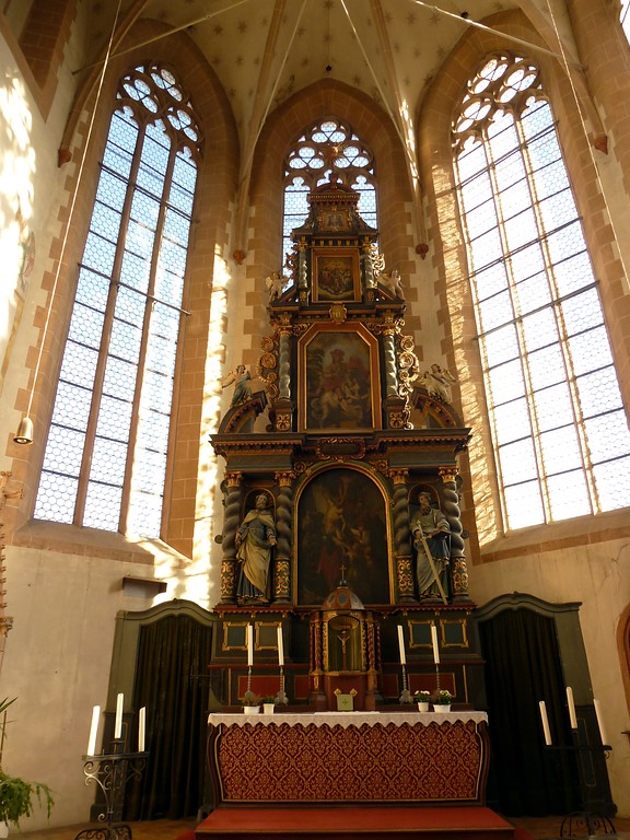 St. Martinskirche Oberwesel (2016): Der barocke Hochaltar von 1682.