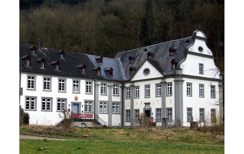 Abtei Sayn, links Konventsgebäude, rechts Prälatur (2015)