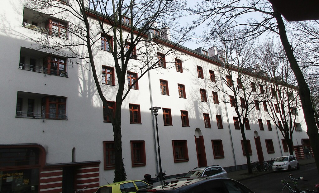 Wohnhäuser in der Naumannstraße in der Naumannsiedlung in Köln-Riehl (2020).