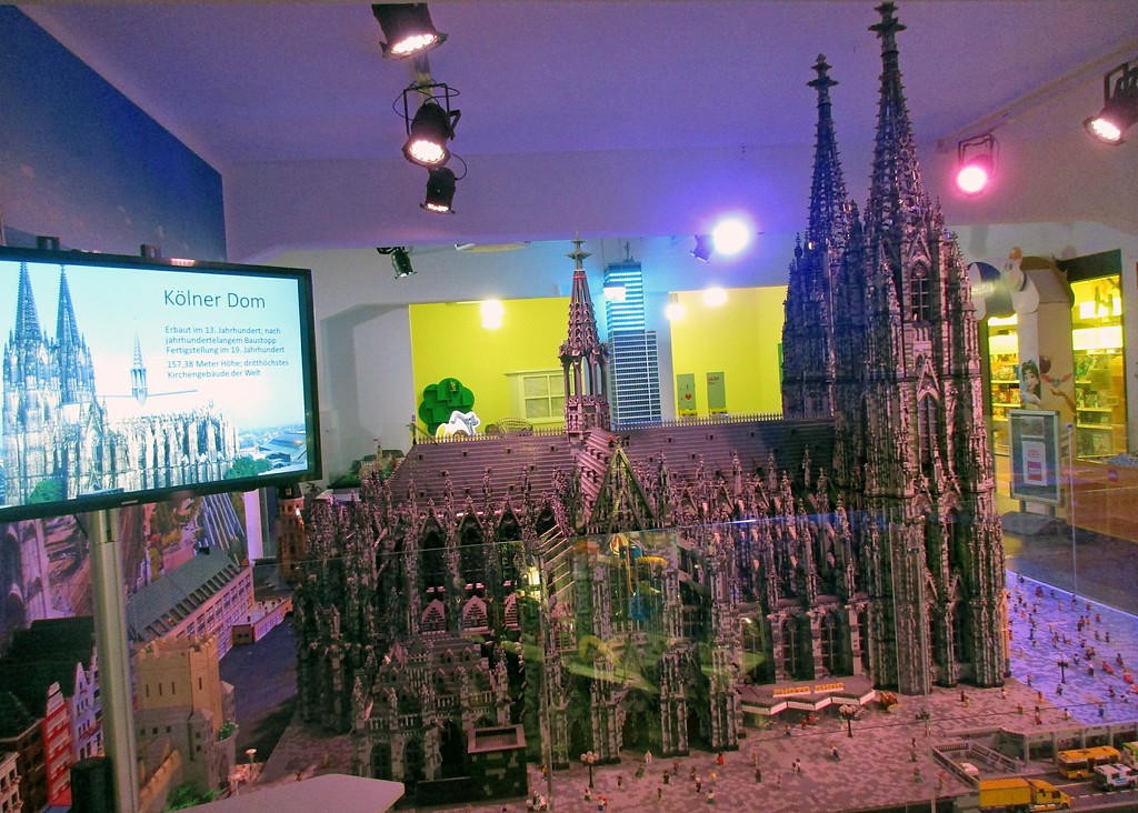 Aus LEGO-Spielsteinen gefertigtes Modell des Kölner Doms in der Ausstellung des Technikmuseums Dynamikum in Pirmasens (2019)