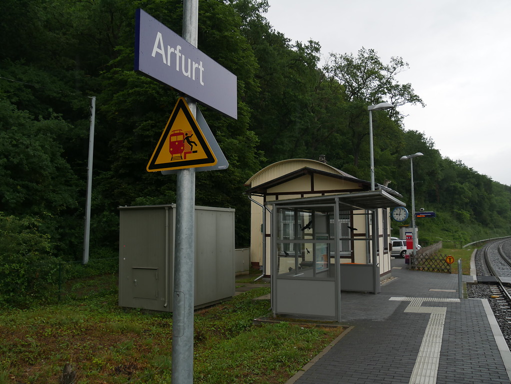 Wartehäuschen des Haltepunktes Arfurt (Lahn) bei Runkel-Arfurt (2017)
