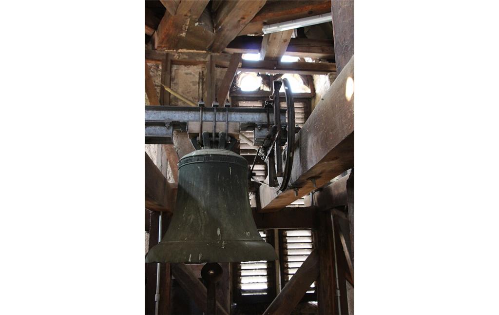 Glocke des Glockengießermeisters Wigant Kalwort im Glockenstuhl der Evangelischen Kirche in Laubenheim (2021)