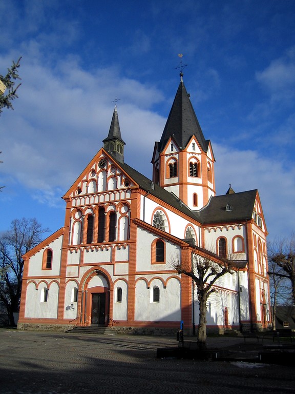 Die Pfarrkirche St. Peter in Sinzig (2006).