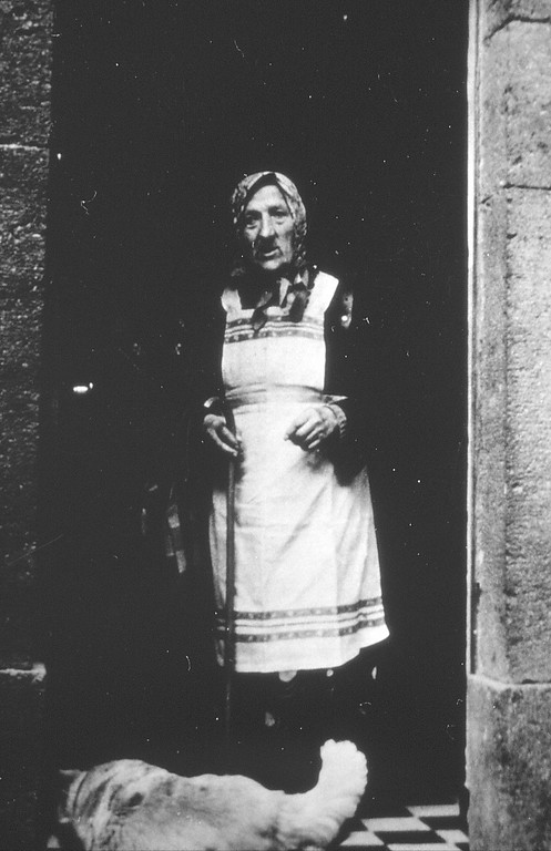 Fotografie der Gertrud Feiler, genannt Kolverather Traud, als alte Frau (späte 1950er Jahre)