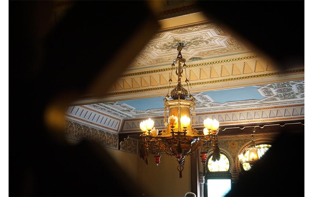 Detailaufnahme des Kronleuchters im orientalischen Stil im Türkischen Saal des Herrenhauses Gienanth (2020).