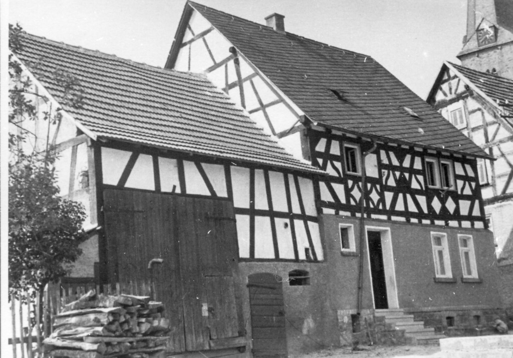 Historische Ansicht der Häuser Müller, Bruch und Schuster in Helferskirchen (1930er Jahre).