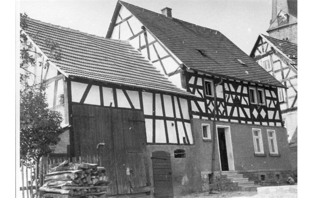 Historische Ansicht der Häuser Müller, Bruch und Schuster in Helferskirchen (1930er Jahre).